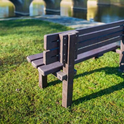 Banc public en plastique recyclé